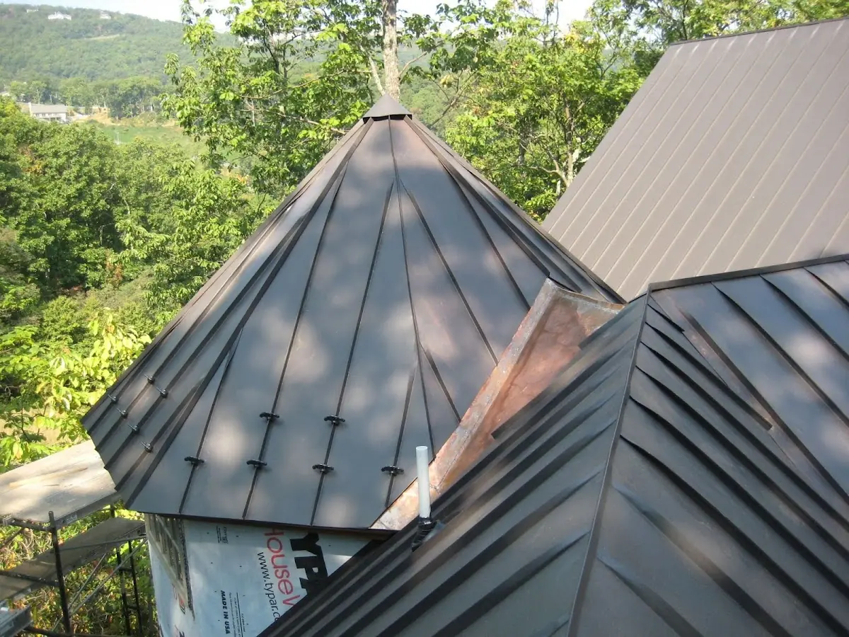 Professional Gutter Cleaning by Craftsman Roofing in Via Marina